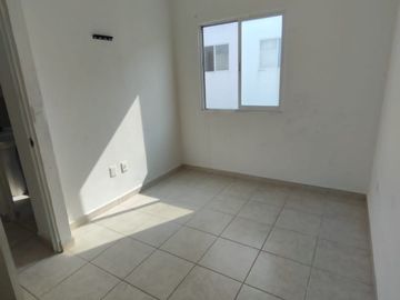 Casa en Fracc. Los Héroes. Cerca de Tamsa y Cd. Industrial. Clúster con alberca y vigilancia