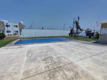 Casa en Fracc. Los Héroes. Cerca de Tamsa y Cd. Industrial. Clúster con alberca y vigilancia