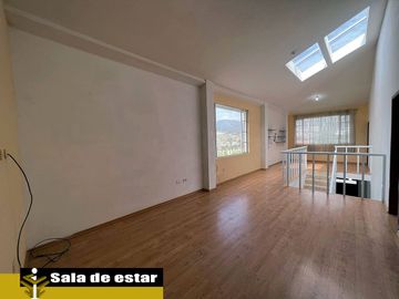 Casa de venta San Antonio de Pichincha, en el mejor sector Urbanización la Marca, 5 dormitorios