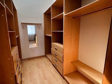 Casa de venta San Antonio de Pichincha, en el mejor sector Urbanización la Marca, 5 dormitorios
