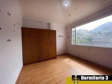 Casa de venta San Antonio de Pichincha, en el mejor sector Urbanización la Marca, 5 dormitorios