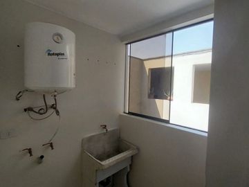 Vendo Departamento en 3er Piso con 3 Habitaciones + Cuarto de Servicio en La Molina + Opcional Cochera