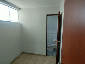 Vendo Departamento en 3er Piso con 3 Habitaciones + Cuarto de Servicio en La Molina + Opcional Cochera