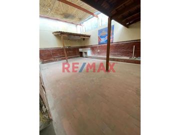 Vendo Casa Como Terreno, Ideal Para Proyecto Inmobiliario En Centro Financiero San Isidro