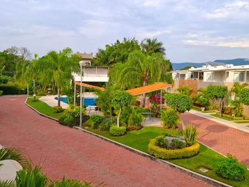 CASA CON ALBERCA AL SUR DE CUERNAVACA