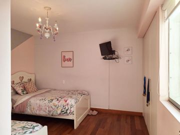 ¡VENTA DEPARTAMENTO FRENTE PARQUE 4TO PISO EN SURCO!