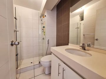 ¡VENTA DEPARTAMENTO FRENTE PARQUE 4TO PISO EN SURCO!