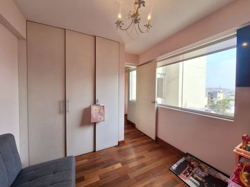 ¡VENTA DEPARTAMENTO FRENTE PARQUE 4TO PISO EN SURCO!