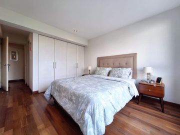 ¡VENTA DEPARTAMENTO FRENTE PARQUE 4TO PISO EN SURCO!