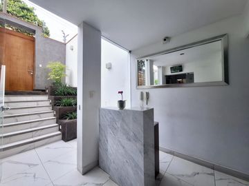 ¡VENTA DEPARTAMENTO FRENTE PARQUE 4TO PISO EN SURCO!