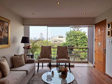 ¡VENTA DEPARTAMENTO FRENTE PARQUE 4TO PISO EN SURCO!