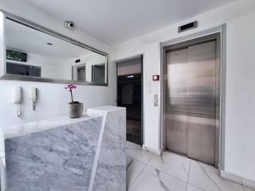 ¡VENTA DEPARTAMENTO FRENTE PARQUE 4TO PISO EN SURCO!