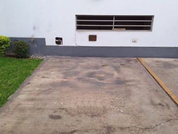 ¡VENTA DEPARTAMENTO FRENTE PARQUE 4TO PISO EN SURCO!