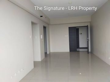 Looking For RFO 2-Bedroom w/Balcony & Ledge Near LRT FPJ Station Sm North MCU WCC? Reserve Your Unit At The Signature Quezon City!