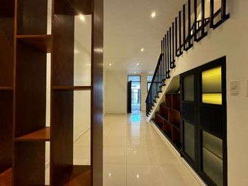 For Sale Stunning Design Modern 3 storey Townhouse in Better Living