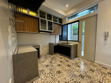 For Sale Stunning Design Modern 3 storey Townhouse in Better Living