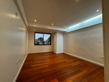 For Sale Stunning Design Modern 3 storey Townhouse in Better Living