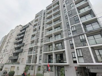Flat en Av. Grau en Miraflores con acabados modernos y areas comunes