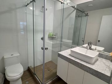 Flat en Av. Grau en Miraflores con acabados modernos y areas comunes