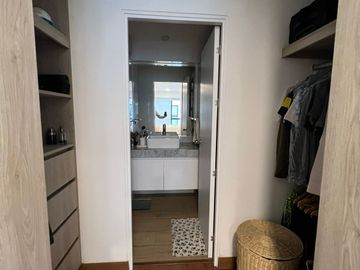Flat en Av. Grau en Miraflores con acabados modernos y areas comunes