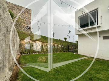 Casa De Lujo En Bosque Esmeralda: Privacidad Total, Jardín Plano Muy Amplio, Ubicada En Un Conjunto Exclusivo