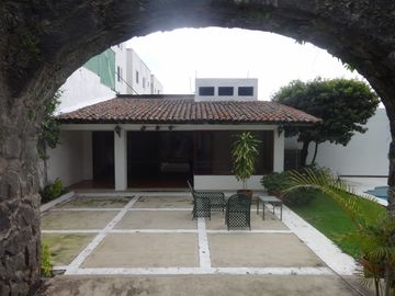 VENDO RESIDENCIA FRACC. COL. VISTA HERMOSA, CUERNAVACA