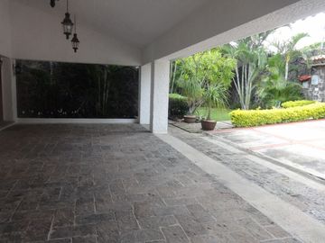 VENDO RESIDENCIA FRACC. COL. VISTA HERMOSA, CUERNAVACA