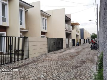 Rumah Dekat MERR Pasar Atom Tambaksari di Regency One Pogot PPN Ditanggung Pemerintah
