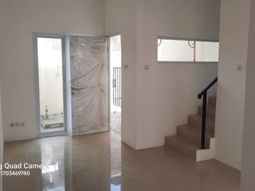 Rumah Dekat MERR Pasar Atom Tambaksari di Regency One Pogot PPN Ditanggung Pemerintah
