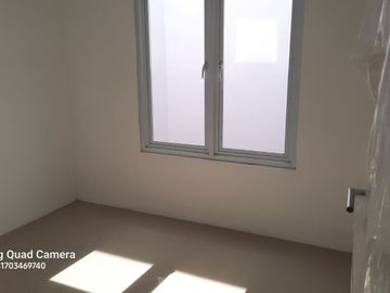 Rumah Dekat MERR Pasar Atom Tambaksari di Regency One Pogot PPN Ditanggung Pemerintah