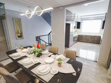 FOR SALE - Corner Townhouse Unit in Horseshoe, Quezon City