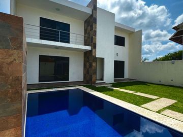 Hermosa Casa en Venta zona Burgos
