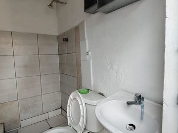 Casa En Venta Para Rentabilizar A Una Cuadra De La Avenida Antunez De Mayolo - Los Olivos