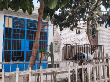 Casa En Venta Para Rentabilizar A Una Cuadra De La Avenida Antunez De Mayolo - Los Olivos