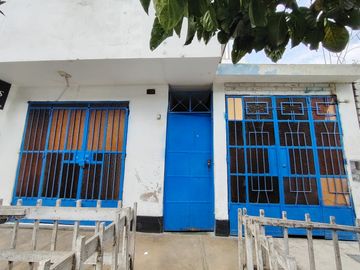 Casa En Venta Para Rentabilizar A Una Cuadra De La Avenida Antunez De Mayolo - Los Olivos