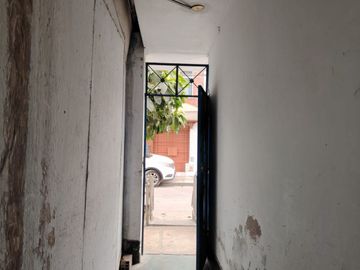 Casa En Venta Para Rentabilizar A Una Cuadra De La Avenida Antunez De Mayolo - Los Olivos