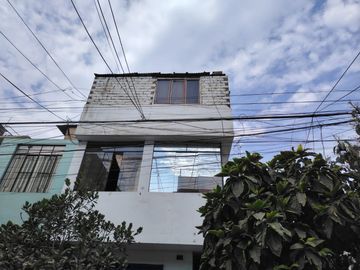 Casa En Venta Para Rentabilizar A Una Cuadra De La Avenida Antunez De Mayolo - Los Olivos