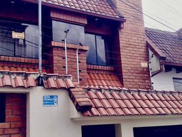 AMPLIA CASA EN VENTA, Sector Conquistadores C1407
