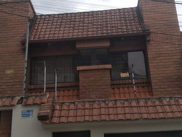 AMPLIA CASA EN VENTA, Sector Conquistadores C1407