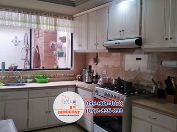 AMPLIA CASA EN VENTA, Sector Conquistadores C1407