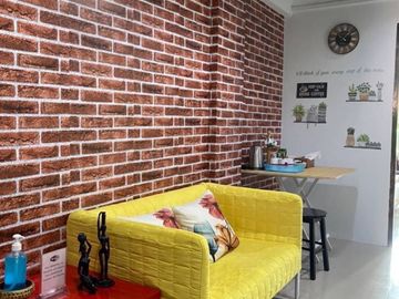 For sale: Hostel Khu Mueang, inner side, with tenants.
