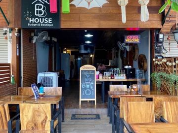 For sale: Hostel Khu Mueang, inner side, with tenants.