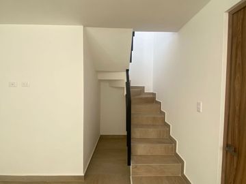 CASA DENTRO DE FRACCIONAMIENTO CERRADO A 2 MIN DE PLAZA SAN DIEGO