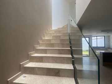 CASA DENTRO DE FRACCIONAMIENTO CERRADO A 2 MIN DE PLAZA SAN DIEGO
