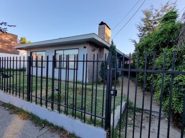 Amplio Terreno con Casa Calle Bueras
