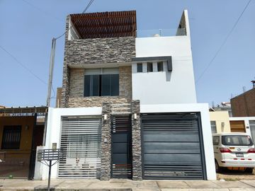 Vendo Casa Arquitectonica, Urb Los Huarangos