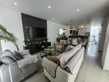 Vendo Casa Arquitectonica, Urb Los Huarangos