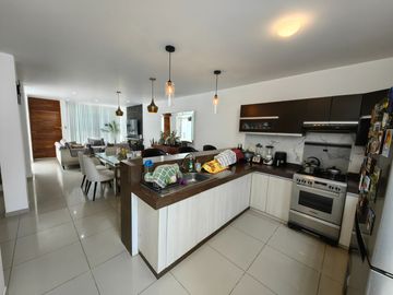 Vendo Casa Arquitectonica, Urb Los Huarangos