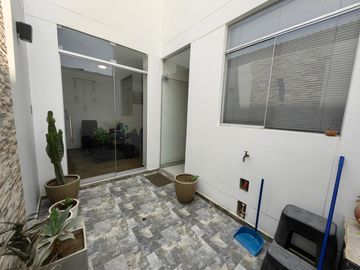 Vendo Casa Arquitectonica, Urb Los Huarangos