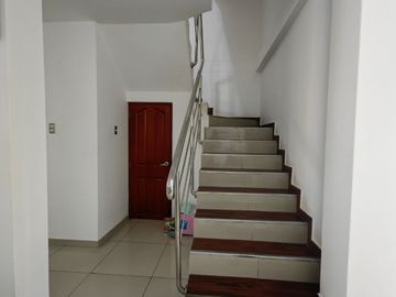 Vendo Casa Arquitectonica, Urb Los Huarangos